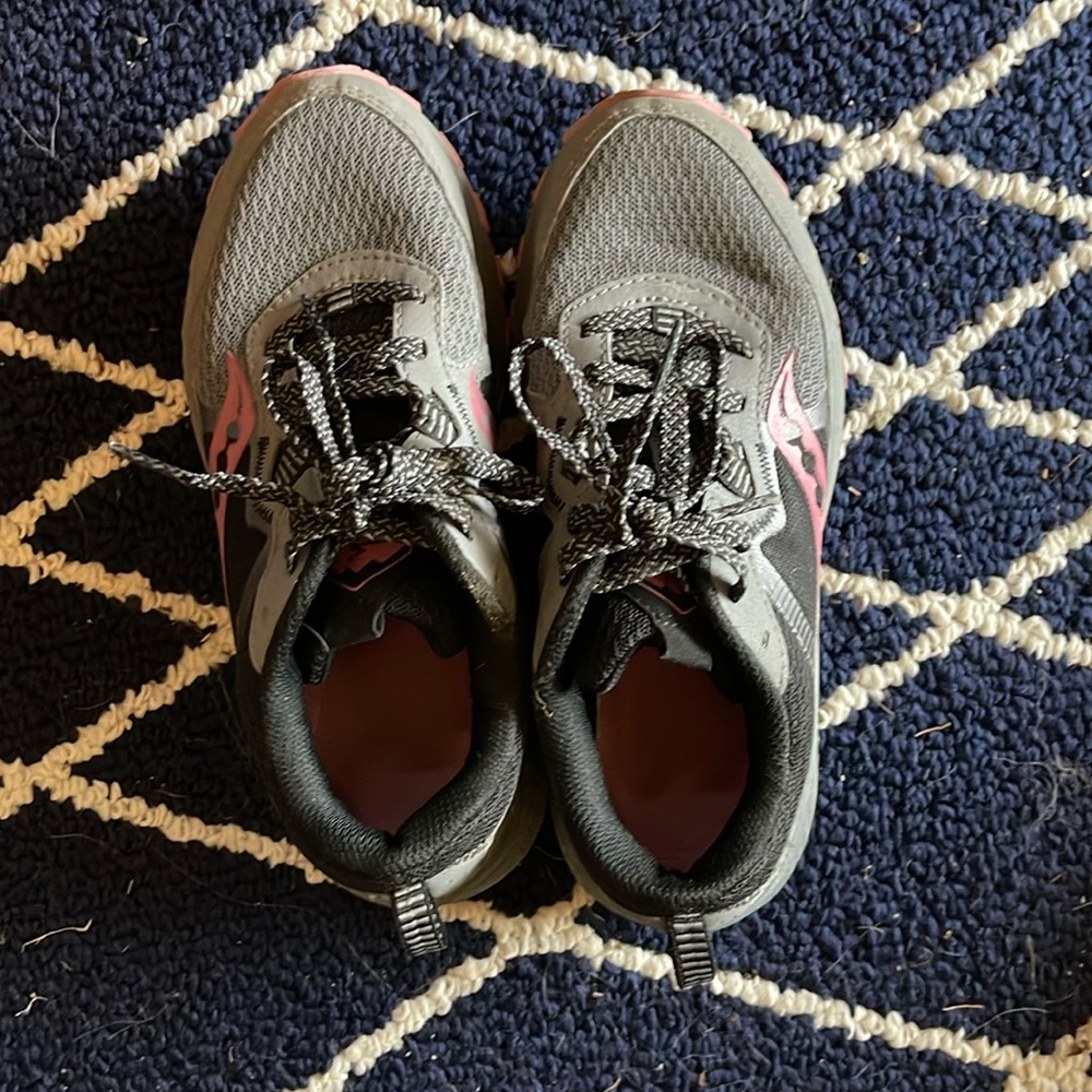Saucony trail sneakers - barely worn